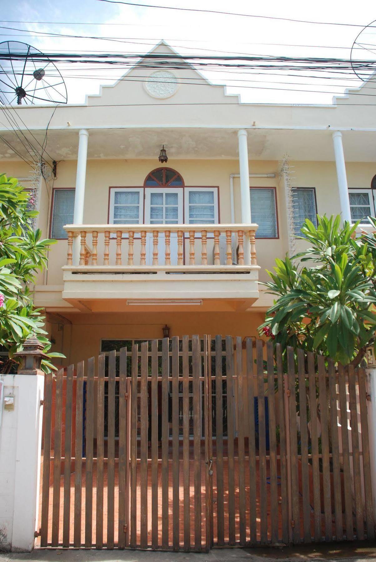 Baan Khun Nong Apartment Haad Chao Samran Exterior photo